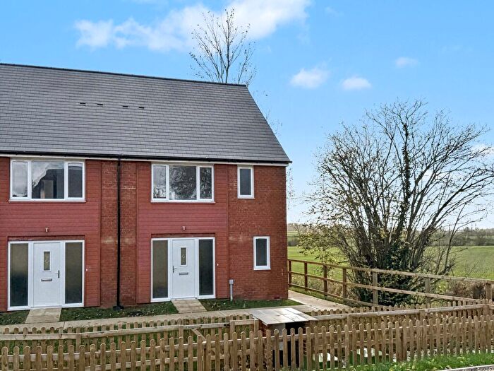 3 Bedroom Semi Detached House For Sale In Swan Hill, Shrivenham, SN6