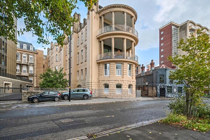 3 Bedroom Apartment For Sale In French Yard, Bristol, BS1