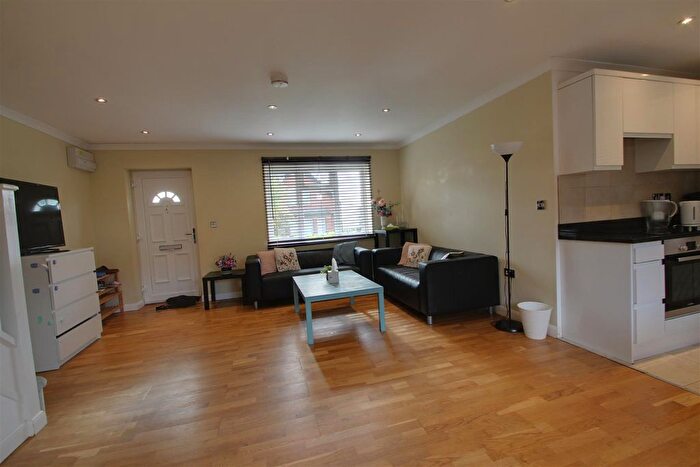 3 Bedroom Detached House To Rent In Newcastle Road, Reading, RG2