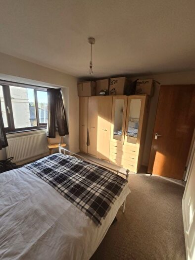 2 Bedroom Flat To Rent In Cricklewood Lane, London, NW2