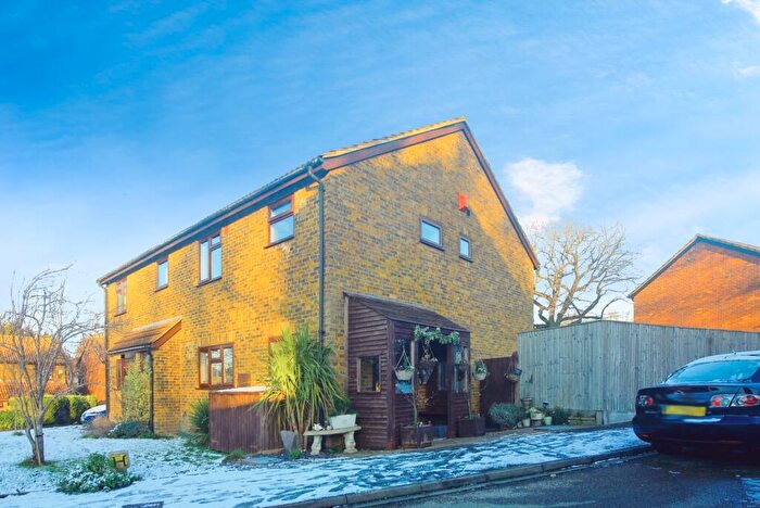 3 Bedroom Semi Detached House For Sale In Tindale Close, South Croydon, CR2