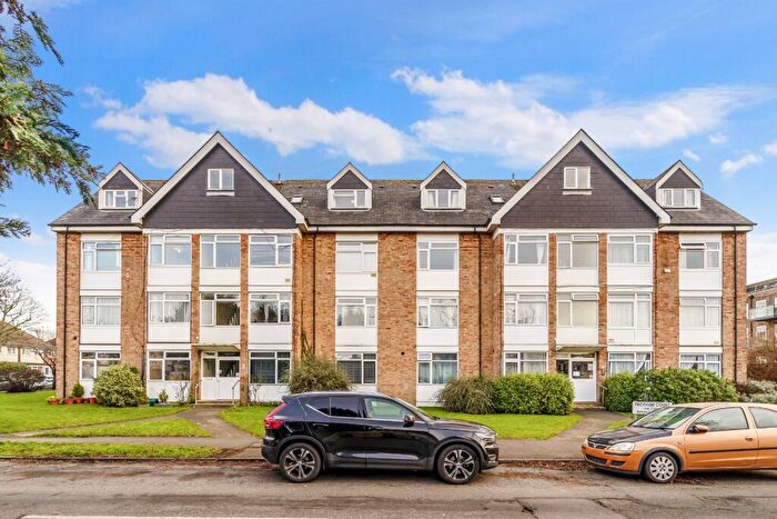 1 Bedroom Flat For Sale In Packham Court, Farm Way, Worcester Park, KT4