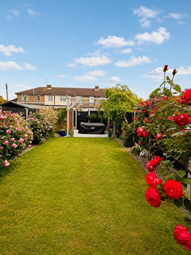 3 Bedroom Terraced House To Rent In Birkdale Avenue, Romford, RM3