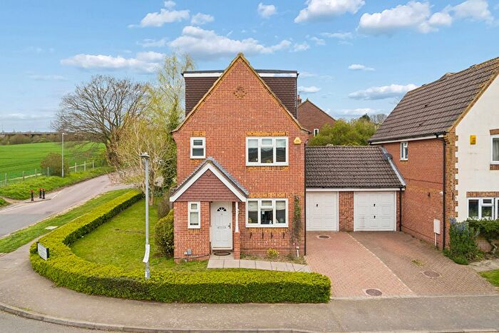 4 Bedroom Link Detached House For Sale In Thellusson Way, Mill End, Rickmansworth, WD3