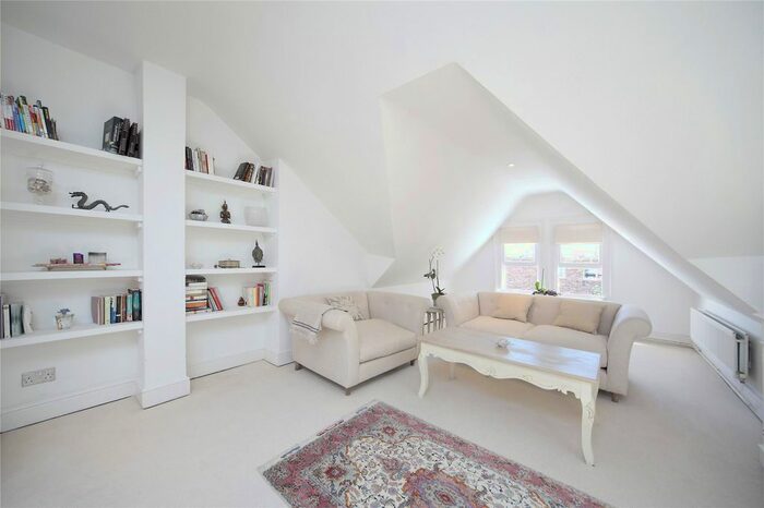 2 Bedroom Flat To Rent In Crockerton Road, Wandsworth Common, SW17