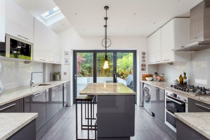 3 Bedroom Semi-Detached House To Rent In Springfield Road Windsor, SL4