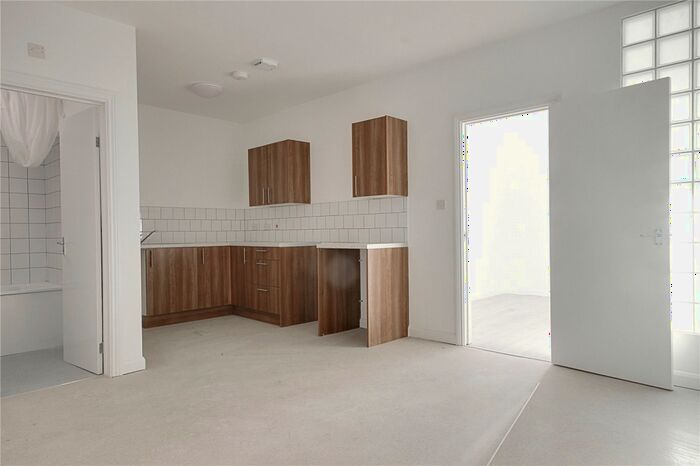 1 Bedroom Flat To Rent In Crown Road, Enfield, EN1