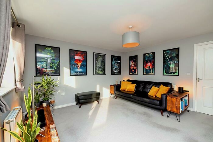3 Bedroom End Of Terrace House For Sale In Priors Grove Close, Warwick, Warwickshire, CV34