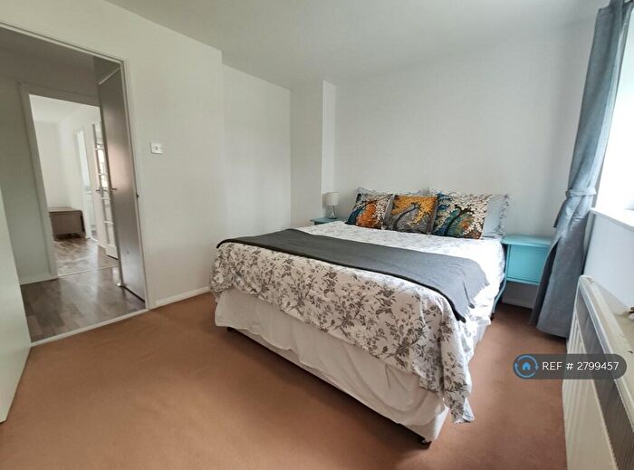 1 Bedroom Flat To Rent In Inwen Court, London, SE8