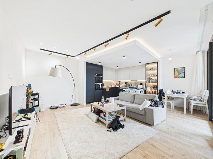 2 Bedroom Flat To Rent In Vermont House, Dingley Road, EC1V