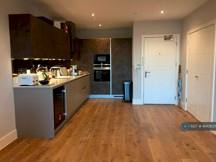 2 Bedroom Flat To Rent In Roach Road, London, E3