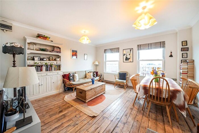 2 Bedroom Flat For Sale In Clarence Road, Lower Clapton, London, E5