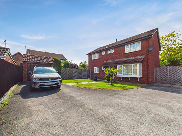 4 Bedroom Detached House For Sale In Hovingham Close, Hull, HU8