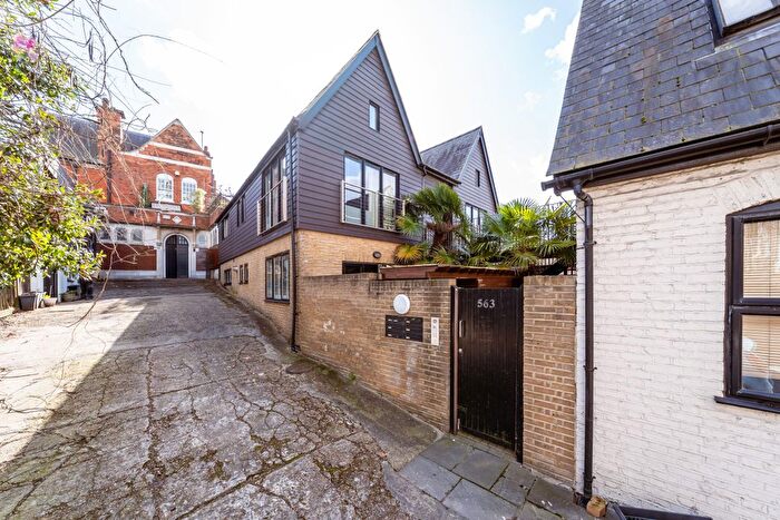 2 Bedroom Flat For Sale In Wandsworth Road, London, SW8