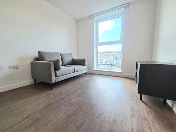 1 Bedroom Flat To Rent In Cow Green, Halifax, HX1