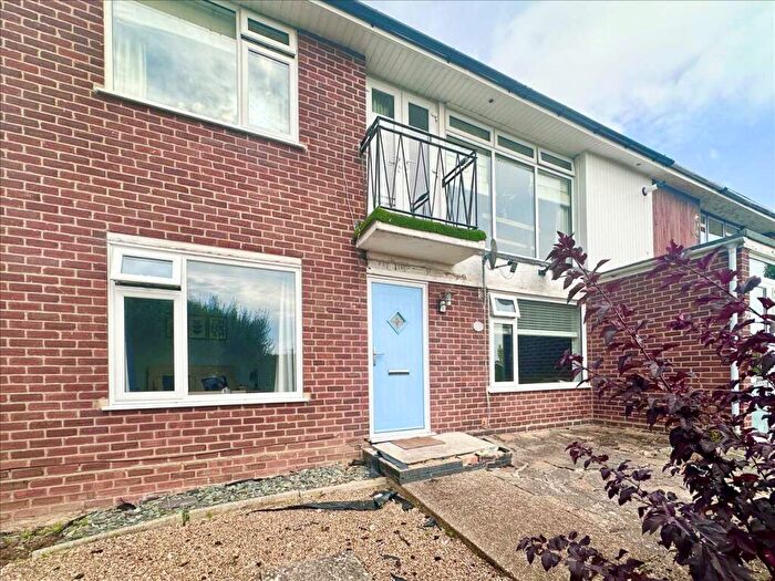 2 Bedroom Apartment For Sale In Laurel Close, Leigh On Sea, SS9