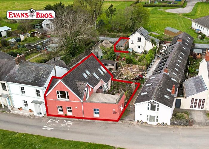 3 Bedroom Property For Sale In Llansteffan, Carmarthen, SA33