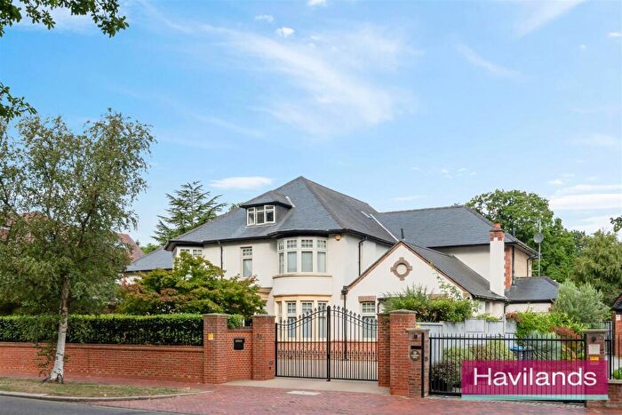 5 Bedroom Detached House For Sale In Broad Walk, Winchmore Hill, N21