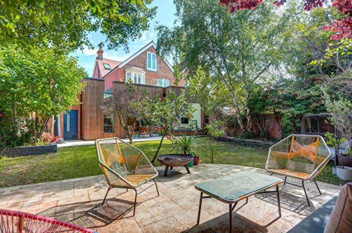 5 Bedroom Semi Detached House For Sale In Pembroke Avenue, Hove, BN3