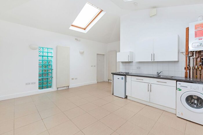 Studio To Rent In Greenford Avenue, London, W7