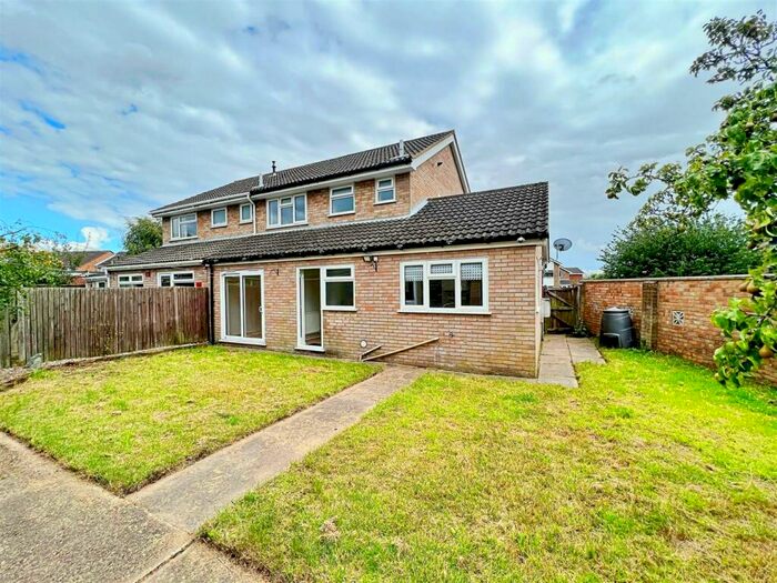 4 Bedroom Semi-Detached House To Rent In Hellesdon, NR6