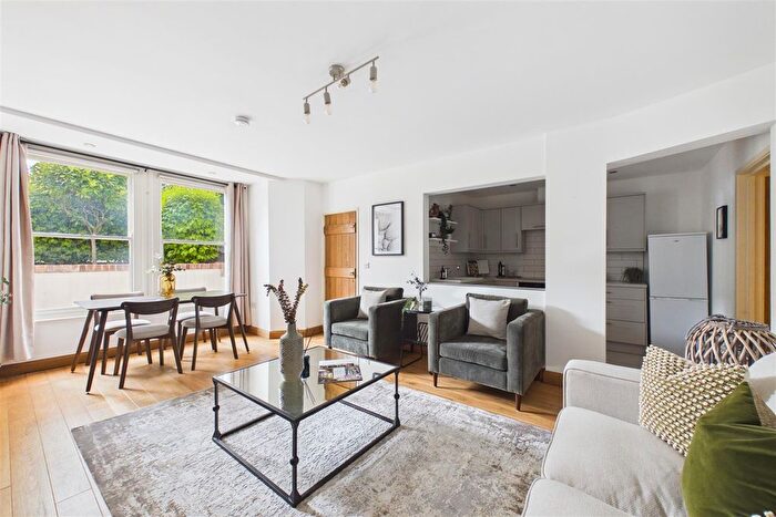 2 Bedroom Flat For Sale In Royal Park, Clifton, BS8