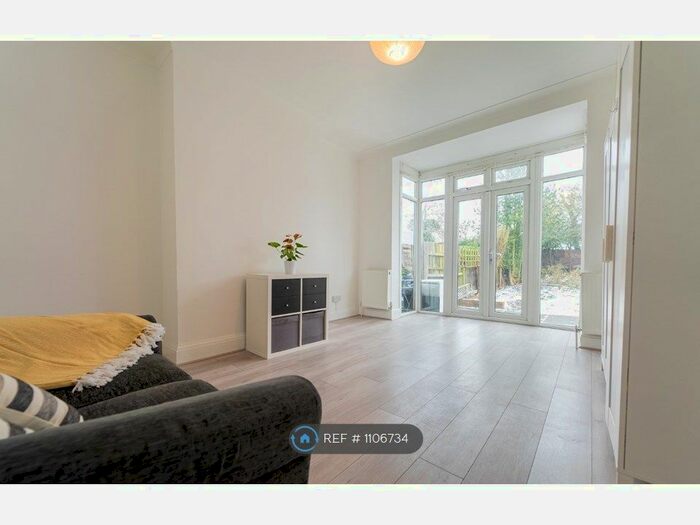 3 Bedroom Semi-Detached House To Rent In Watford Way, London, NW4