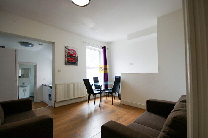 3 Bedroom Terraced House To Rent In Pershore Road, Selly Oak, Birmingham, B29