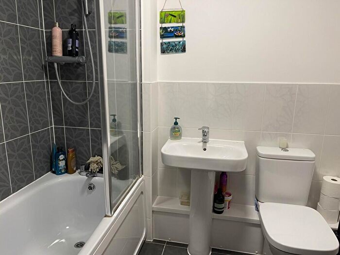 4 Bedroom Detached House For Sale In Arnold Rise, Biggleswade, SG18