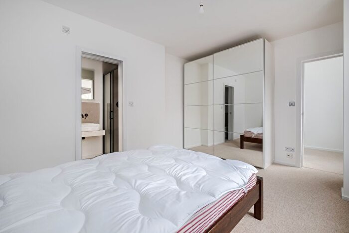 4 Bedroom Terraced House To Rent In Tottenham Road, London, N1