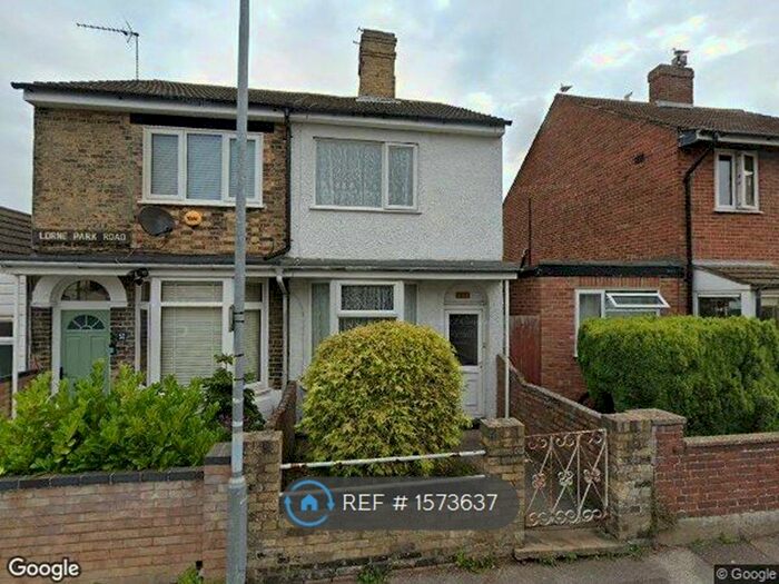3 Bedroom Semi-Detached House To Rent In Lorne Park Road, Lowestoft, NR33