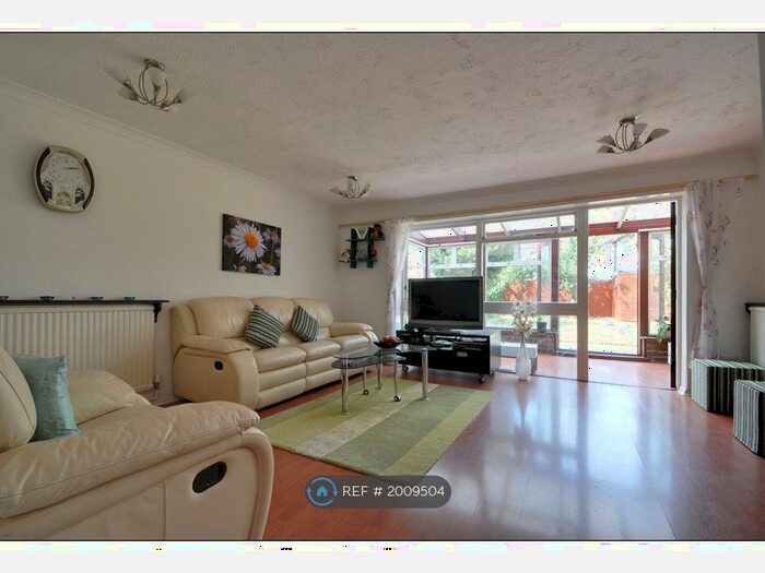 4 Bedroom Semi-Detached House To Rent In Powster Road, Bromley, BR1