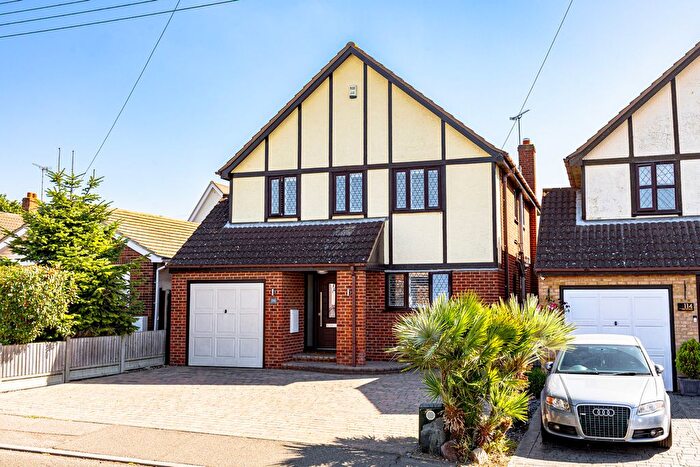 4 Bedroom Detached House For Sale In Kents Hill Road, Benfleet, SS7
