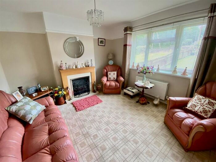 3 Bedroom SemiDetached House For Sale In Lon Y Gruglas, Penybanc