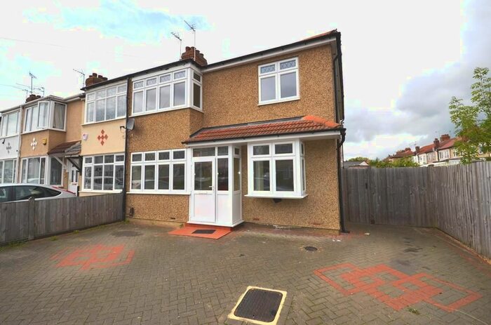 4 Bedroom Semi-Detached House To Rent In Oakleigh Road, Hillingdon, UB10