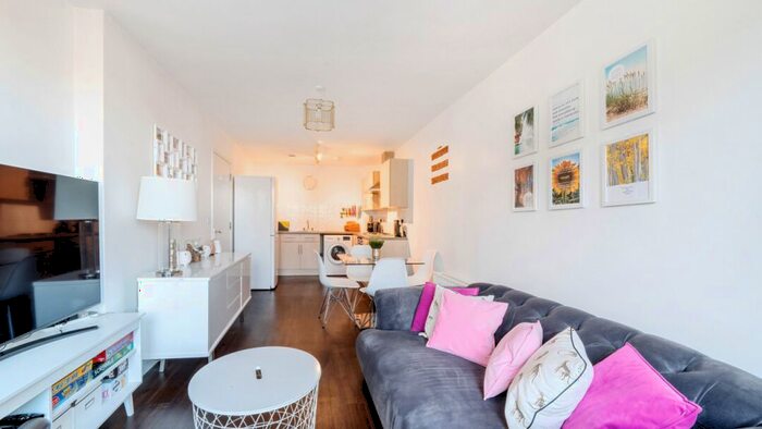 1 Bedroom Flat For Sale In Papyrus Court, Hillyfield, London, E17