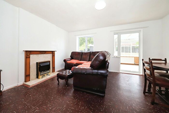 2 Bedroom Semi-Detached House For Sale In Lavender Close, Pendeford, Wolverhampton, WV9