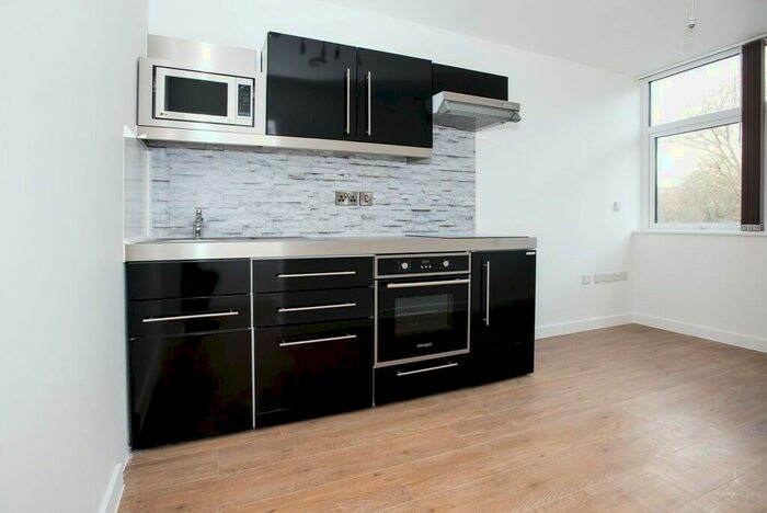 1 Bedroom Flat To Rent In Platform Road, SO14