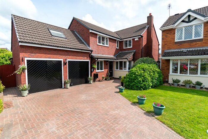 5 Bedroom Detached House For Sale In Cedar Close, Middlewich, CW10