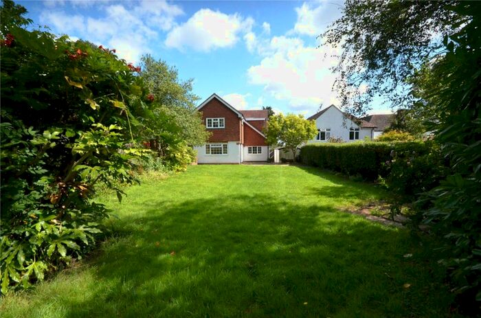 4 Bedroom Detached House To Rent In Folly Hill, Farnham, Surrey, GU9
