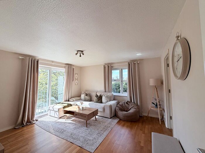 2 Bedroom Flat To Rent In Tudor Court, Dunstable, Beds, LU6