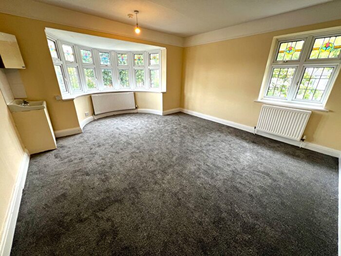 8 Bedroom Detached House To Rent In Eyhurst Avenue, Hornchurch, RM12
