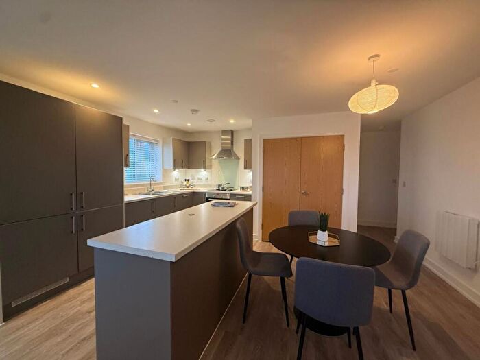 2 Bedroom Flat To Rent In Holmbush Mews, The Green, RH12