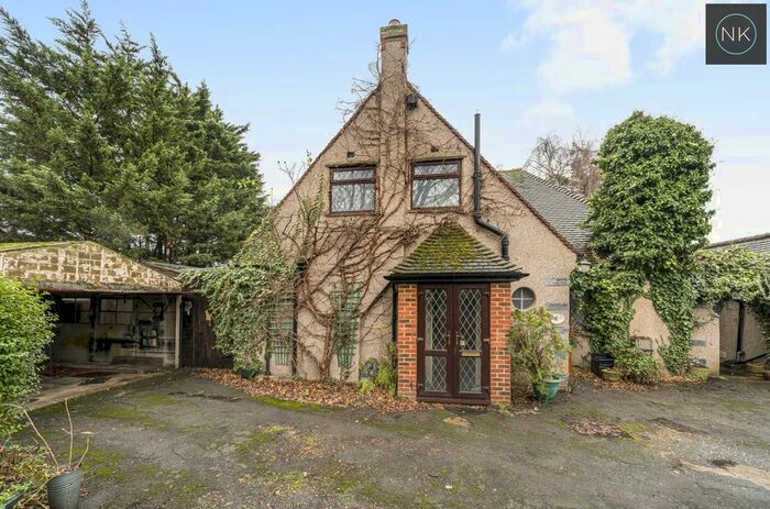 3 Bedroom Semi-Detached House To Rent In Larkswood Road, Chingford, London, E4