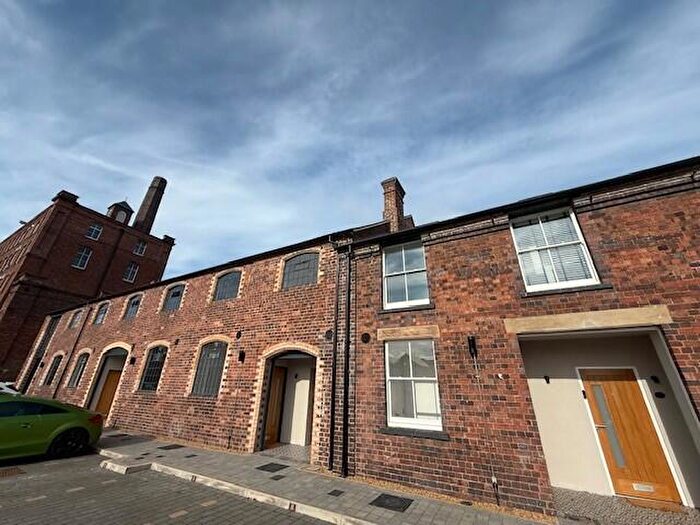 3 Bedroom Town House To Rent In Tolson Court, Fazeley, B78