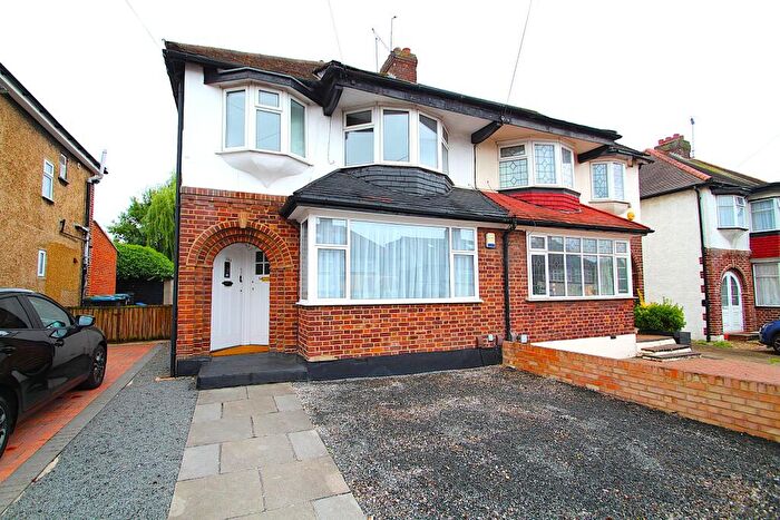 1 Bedroom Maisonette To Rent In A Valley Hill, Loughton, IG10