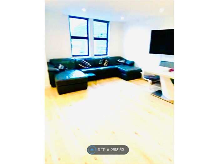 2 Bedroom Flat To Rent In Kingston Road, London, SW20