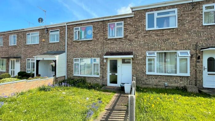 3 Bedroom Flat To Rent In The Pippins, Dinsdale Close, Colchester, CO4