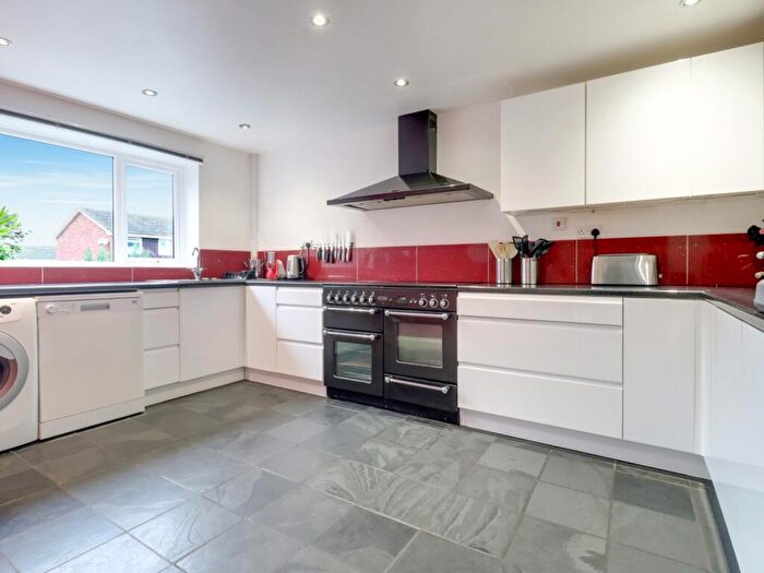 3 Bedroom End Of Terrace House For Sale In Mayfield Road, Southam, Warwickshire, CV47