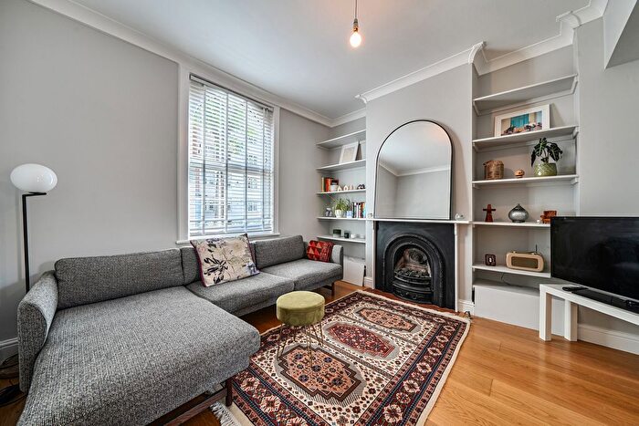 2 Bedroom Terraced House For Sale In Lynton Road, London, SE1